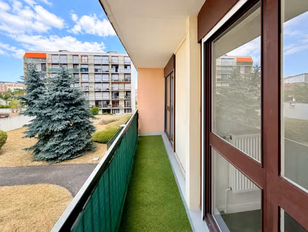 t3 oradou balcon et parking