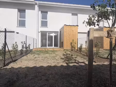 t3 duplex de 60 50m²  terrasse  au coeur du village proche plag