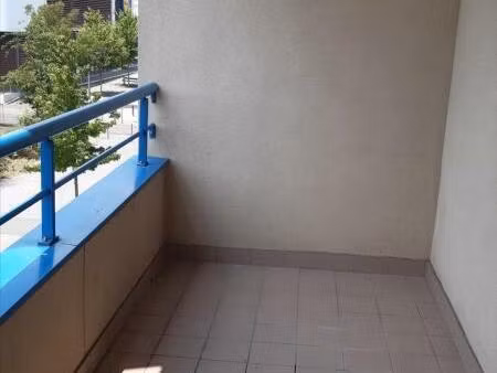 t2 51m² avec balcon et garage en plein centre de craponne