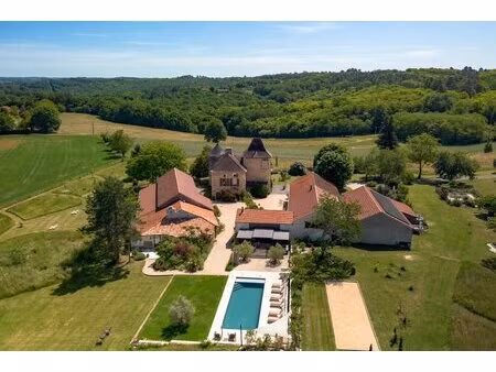 propriété multifonctionnel avec piscine et terres sur 11ha