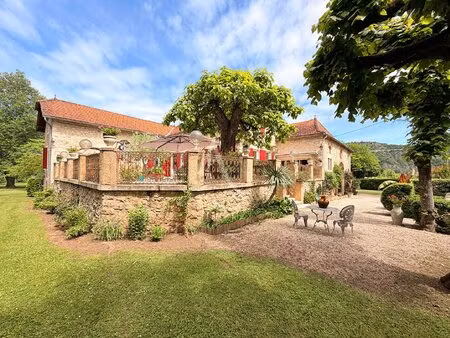 maison en pierre de194 m2 et granges