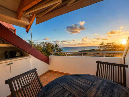 studio vue mer en première ligne à sainte-anne dernier éta