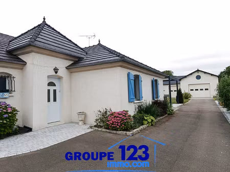 villa de 2009  vie de plain pieds  3 chambres  piscine chauf