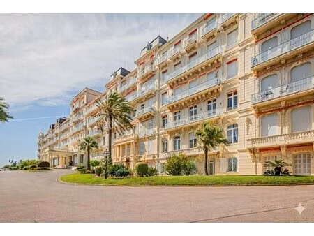 cannes californie : duplex belle époque et lignes contemporaines.