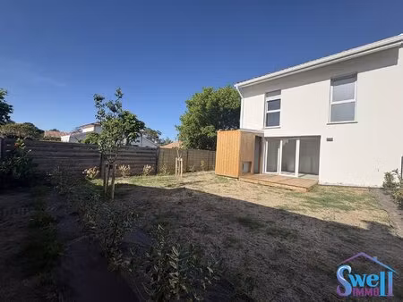 t5 duplex de 112 20m²  terrasse  au coeur du village proche pla