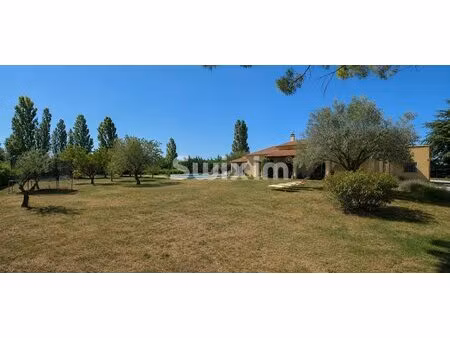 villa au calme grand terrain et dependance