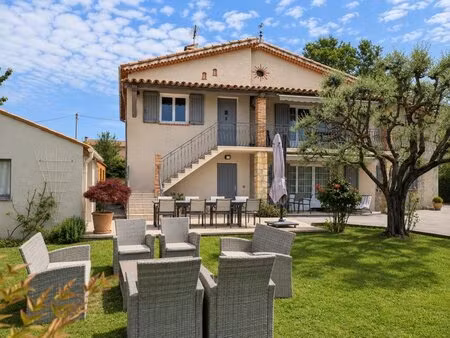 maison - dépendances - stationnements - bi famille