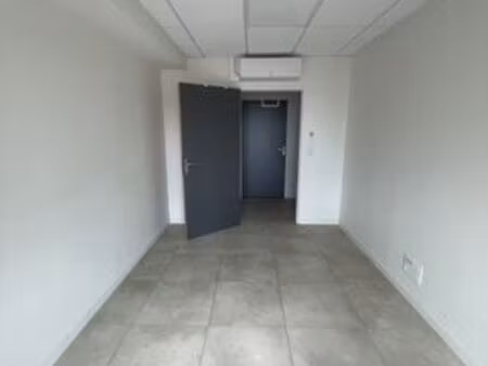 prestigieux bureau de 82 m2 en location - chamalières  france