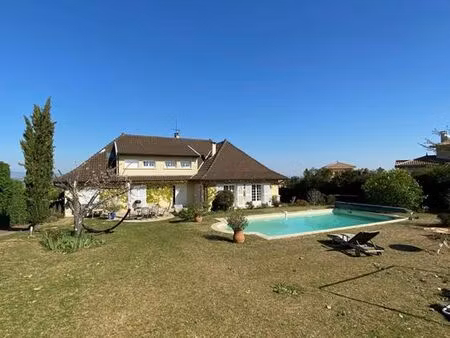 maison de prestige de 232 m2 en location communay  france