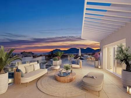 cannes  proche centre/croisette   villa sur le toit 4 pièces avec piscine