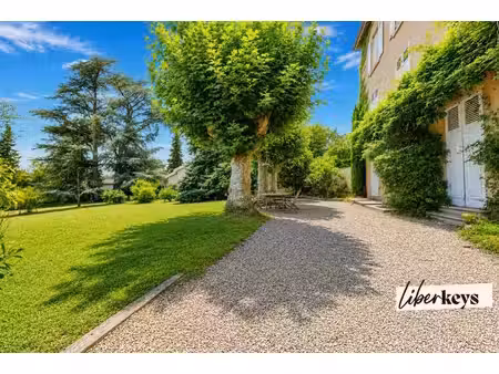 duplex de charme de 87 m² – dernier étage d'une maison bourgeoise – terrasse tropézienne