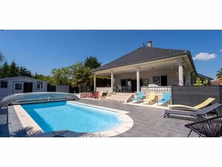 villa avec piscine et terrasse fragnes (71)