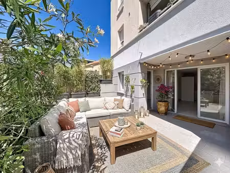 mandelieu - 2 pièces 47m2 - rez de jardin 28m2 - stationnement privatif en sous-sol