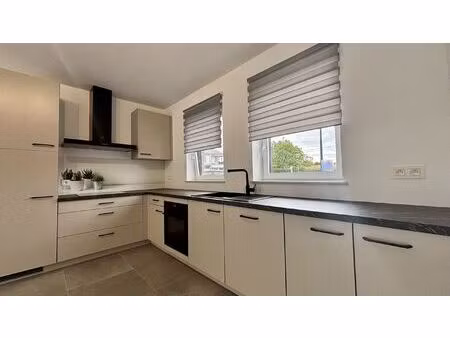 maison à louer à rue de wellin 31 halma (vbe52109)