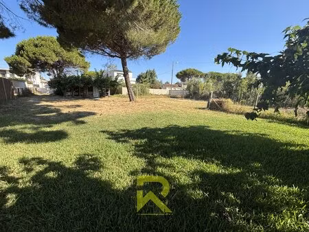 grau d'agde à 200 mètres de la plage terrain de plus de 1100m2 avec t3 à rénover