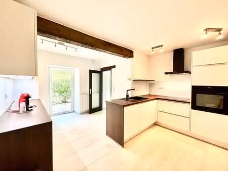 triplex entièrement rénové avec terrasse à waltzing !