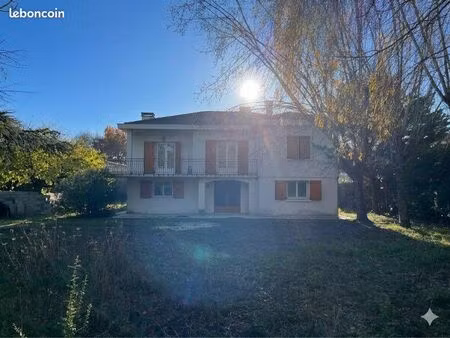 maison 7 pièces 230 m² proche d’agen