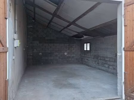 grand garage 40 m² avec porte haute