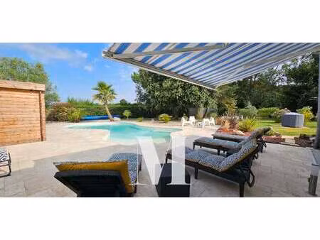 maison avec piscine et jardin meursac (17)