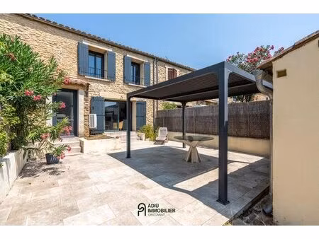 maison de village en pierres avec garage et extérieur