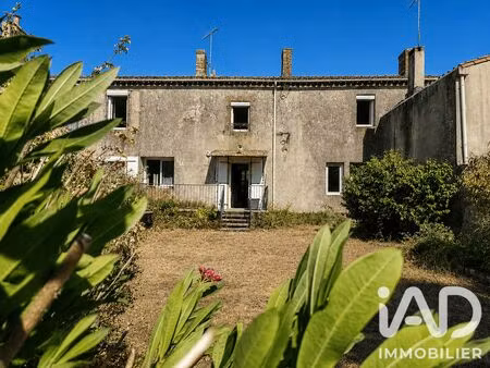 maison de ville à vairé (85150)