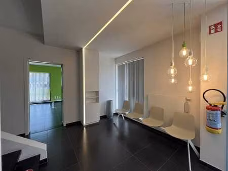 espace multifonctionnel (17 m²) à louer à hoeselt