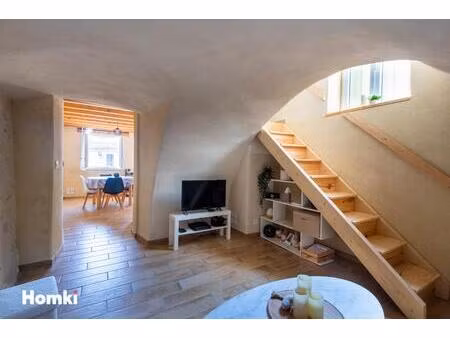 maison de village rénovée avec petite cour et terrasse – orgon
