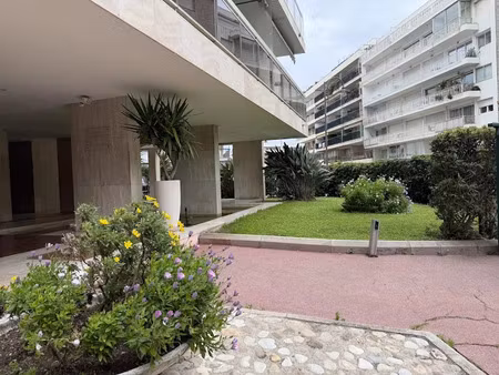 location meublée appartement 3 pièces 65 m² à cannes (06400)  3 500 €