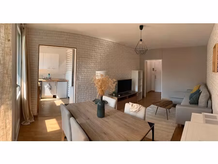 location meublée appartement 2 pièces 34 m² à lille (59000)  800 €