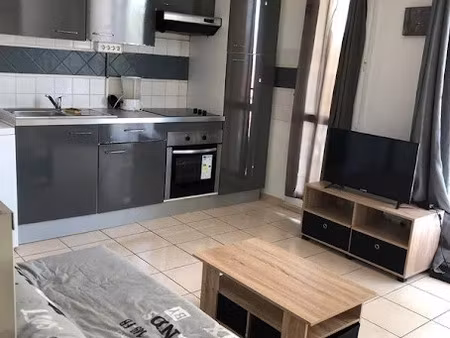 location meublée appartement 2 pièces 38 m² à montpellier (34000)  865 €