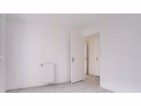 location appartement 2 pièces 39 m² à rueil-malmaison (92500)  1 000 €