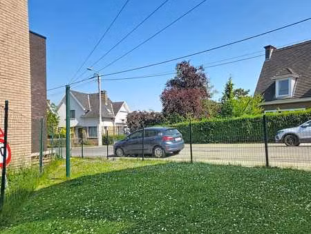 maison deux chambres avec garage et jardin