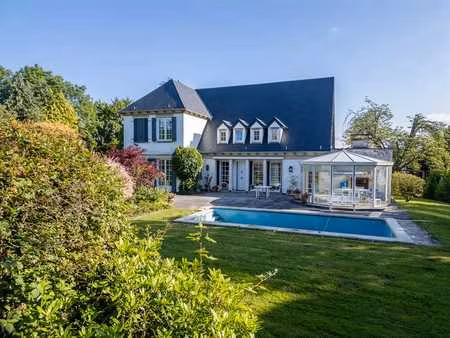 villa avec piscine  5 ch.  sur 2.270 m² à beersel.