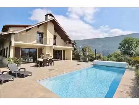 a 10min de chambery sur novalaise villa d’architecte 7 pièces de 220 m² plus t2 indépendan