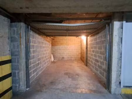 box garage fermé a louer