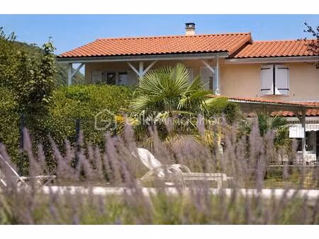 maison traditionnelle de 211 m² à apprieu