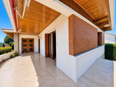 maison familiale avec grand terrain de 3 370 m²  garage de 90 m² et beau potentiel d'évolu