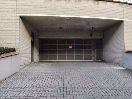 bruxelles – 3 parkings couverts sécurisés