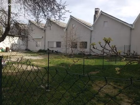 ensemble immobilier de 1400 m2 constructible (600+800) secteur la côte st andré  prix 3900