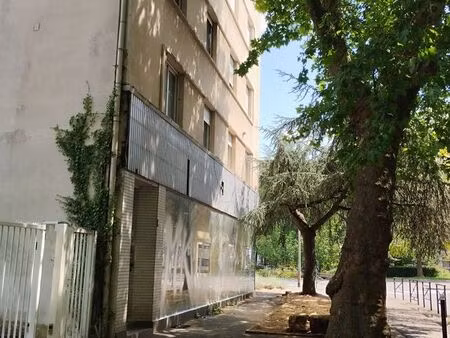 location f 4