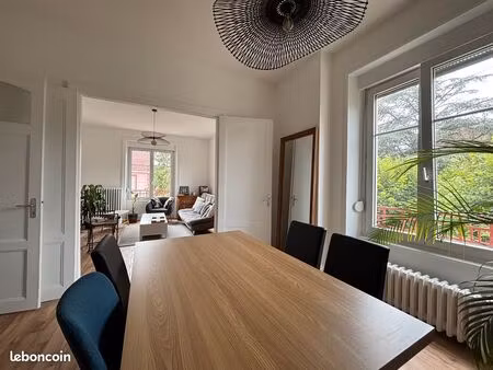 à louer – duplex t5 de 95 m² entièrement rénové – garage  parking  cave et extérieur – sai