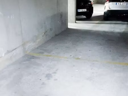 place de parking à louer dans résidence privée