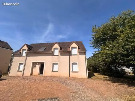 t2 dans immeuble calme avec extérieur