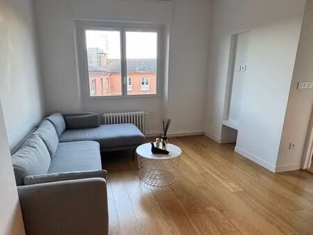 t2 hypercentre 30 m² entierement renove