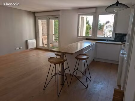 t2 meublé 49 m² – terrasse  parking couvert sécurisé – métro wazemmes 1 min