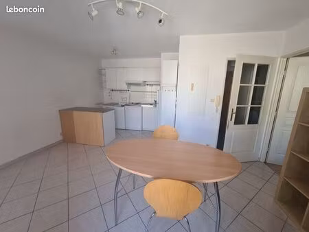 a louer f2 résidence le vauban 41m2 avec balcon + garage