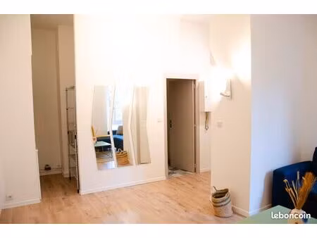 joli studio 23m2 à louer rue de la providence dispo le 01/09