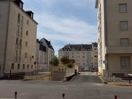 place de parking extérieure sécurisée – centre-ville tours