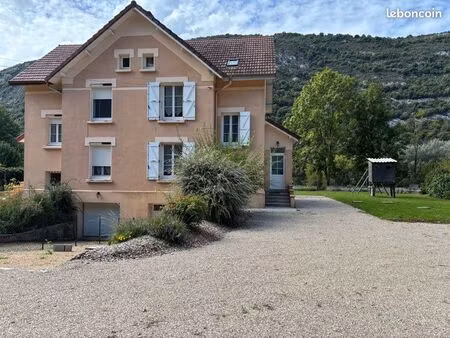 maison au bord de l’ain