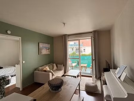 location f2 + parking etrechy